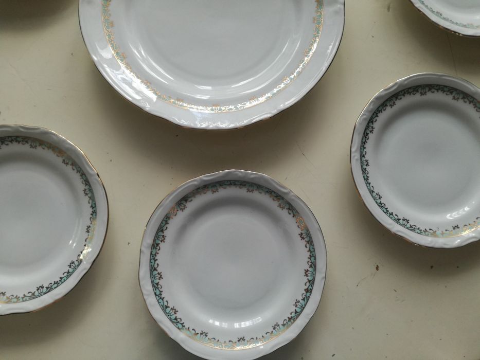 Duży talerz oraz talerze deserowe (6szt) z miętowym dekor. CHODZIEŻ