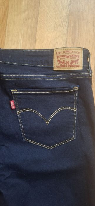 Продам джинсы Levis женские