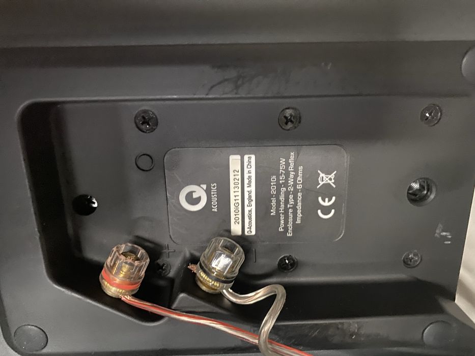 Vendo par Q acoustics 2010i ( vai com suporte)