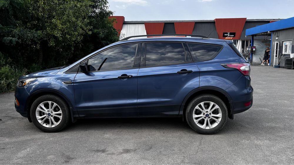 Продам Ford Escape