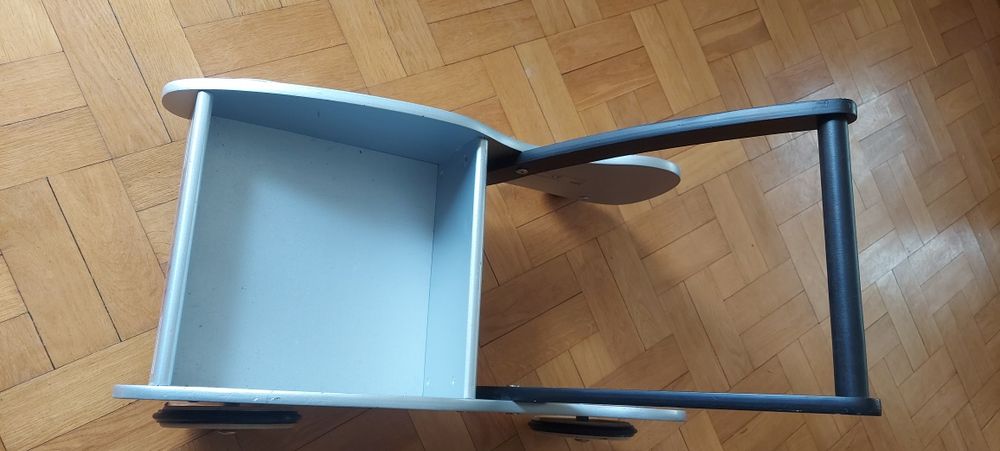Pinolino wózek pchacz na zabawki do nauki chodzenia
