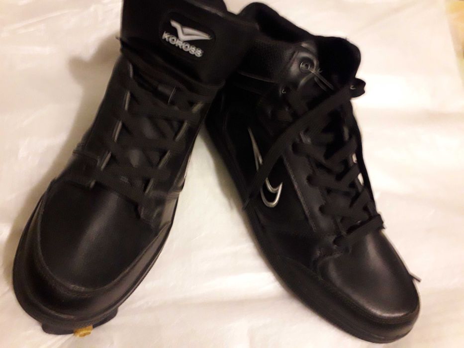 Обув-кросівки  чоловіча-жін  або обмін на смартфон Самсунг