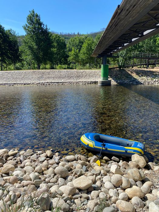 Barco insulflável Challenger 2 com remos e bomba para insulflar