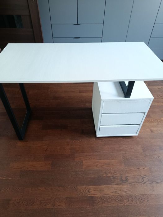 Стіл письмовий білий ЛОФТ 1200*60
