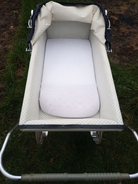 Wózek dziecięcy retro