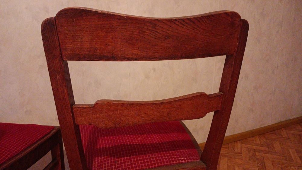 Stare dębowe krzesła