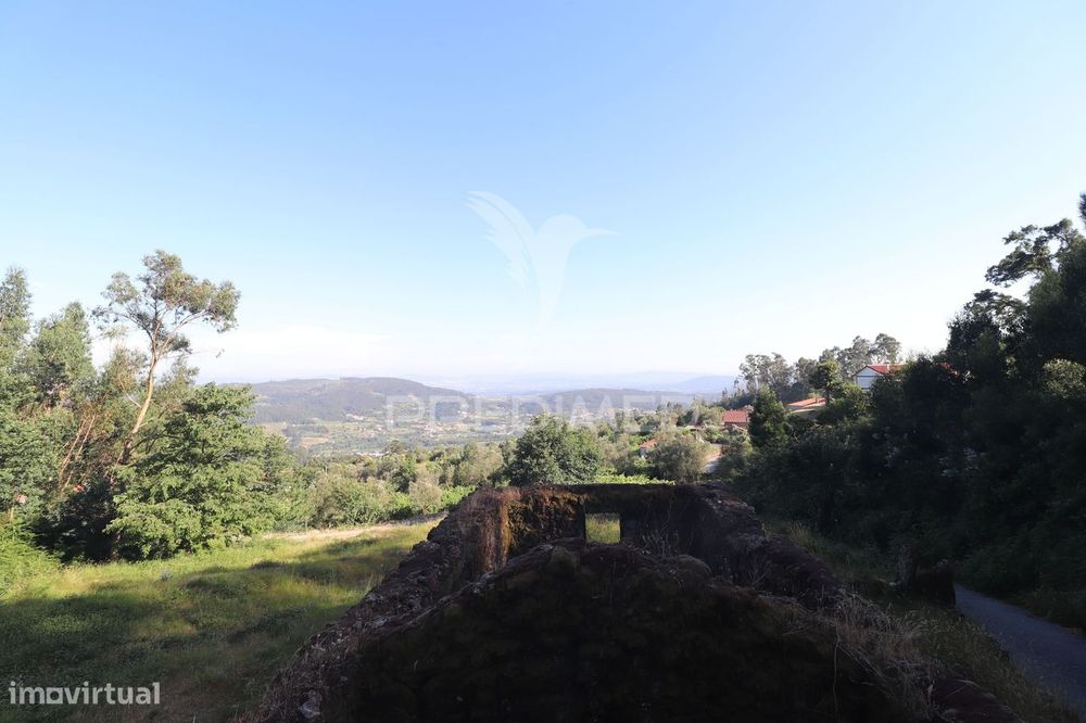 Terreno para Construção com Artigo Rústico em Vila Verde