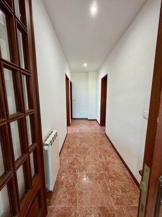 Aluga-se moradia T3