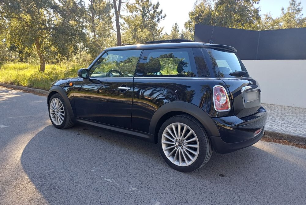 Mini diesel com teto panorâmico