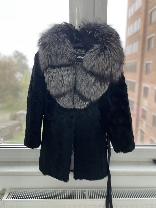 Жіноча шуба з чорнобуркою