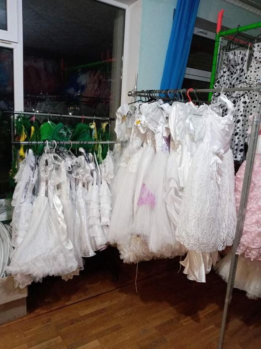 Продам або обміняю дитячі бальні сукні бу в гарному стані