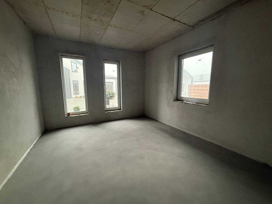 Продаж будинку з усіма комунікаціями на Авторинку