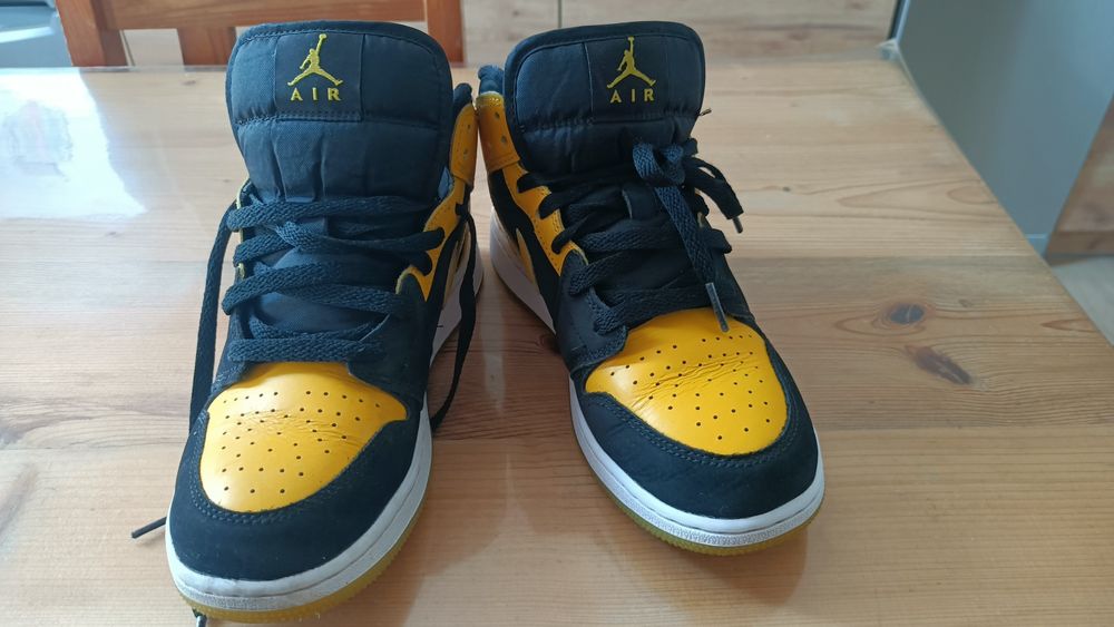 Nike Air Jordan 1 mid se HJ5940-071 rozm 39 (24.5 cm)