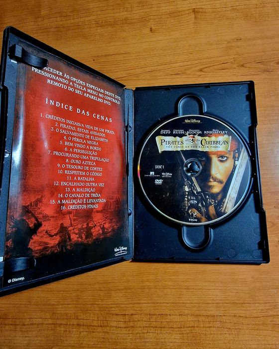 PIRATA DAS CARAÍBAS - A Maldição do Pérola Negra (Johnny Depp/Keira Kn