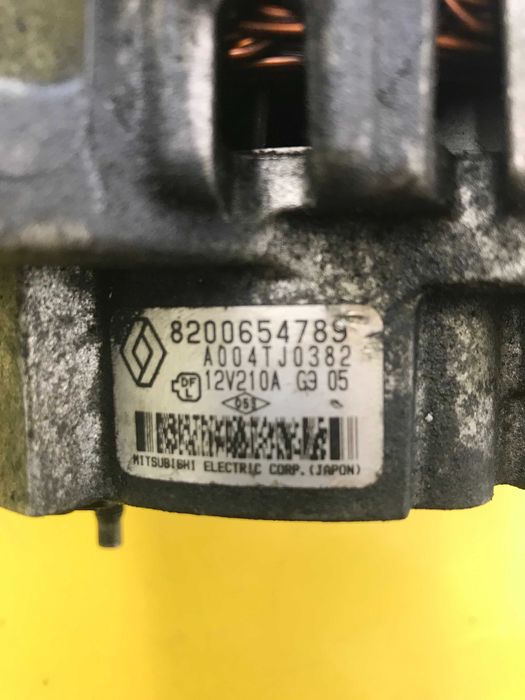 Генератор  Opel Vivaro Renault Espace Renault Laguna - 2.0 8200654789