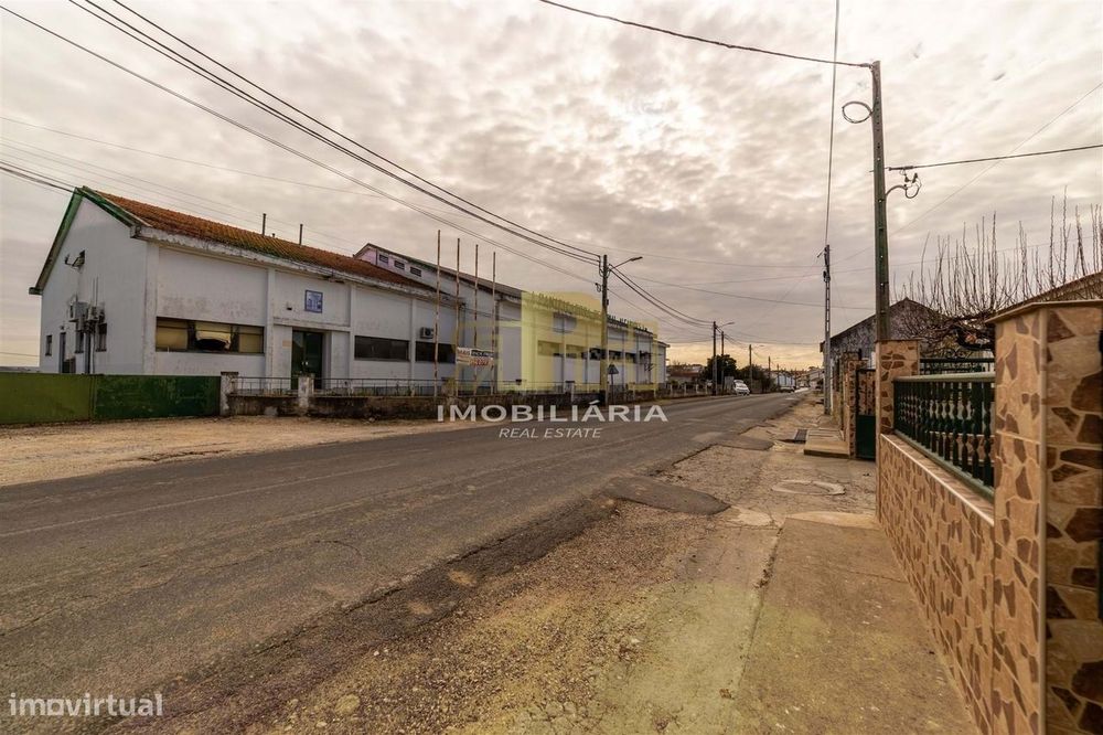 Armazém T6 Venda em Alcanhões,Santarém