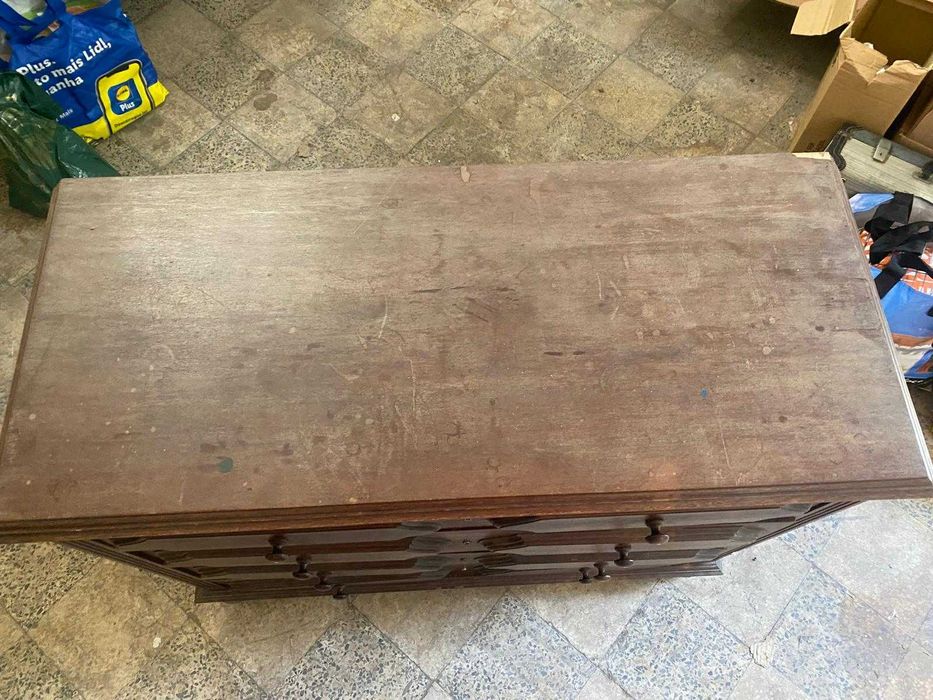 Cômoda de quarto com gavetas