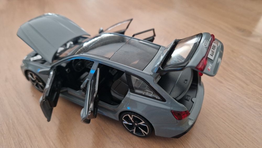 Replica em miniatura Audi RS6