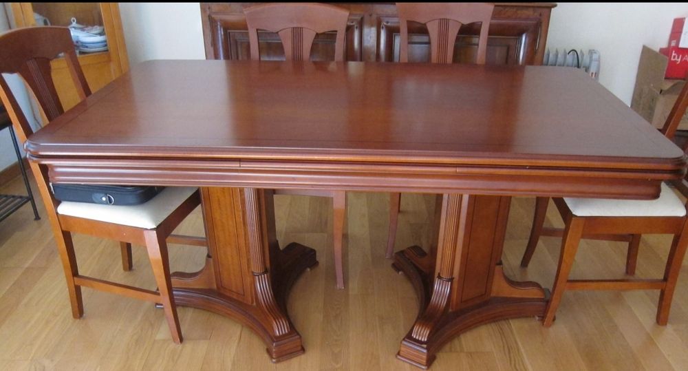 Mesa extensível em Cerejeira com 6 Cadeiras
