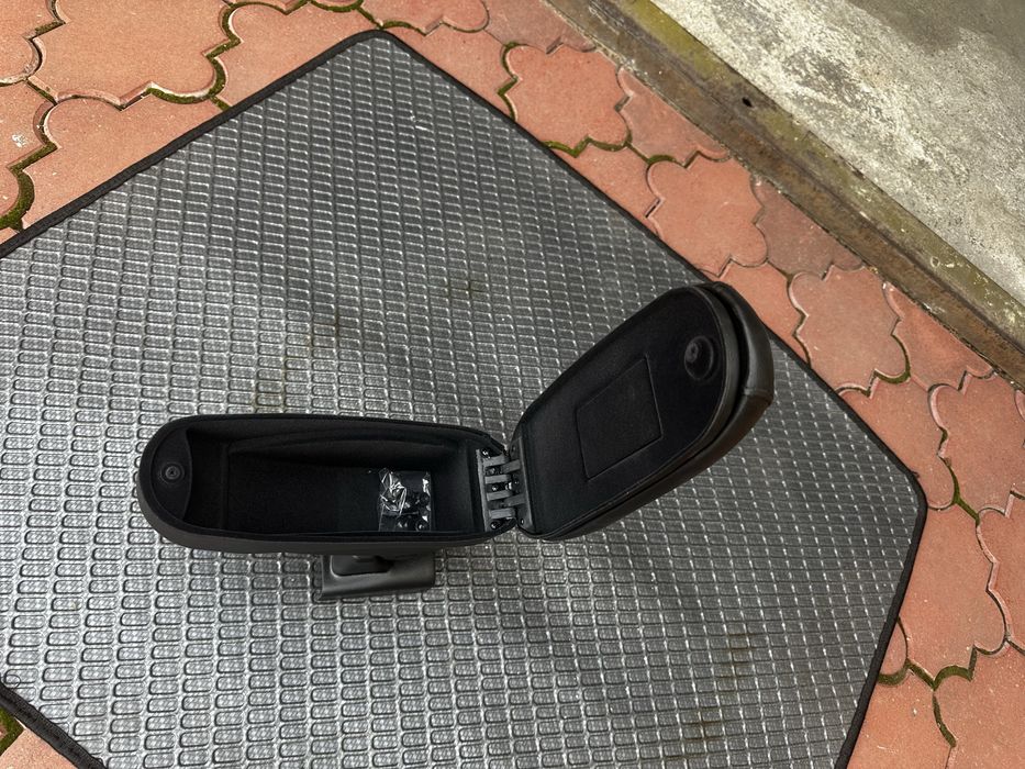 Подлокотник Armcik S1 со сдвижной кришкой для Audi A3 8P 2003-2012