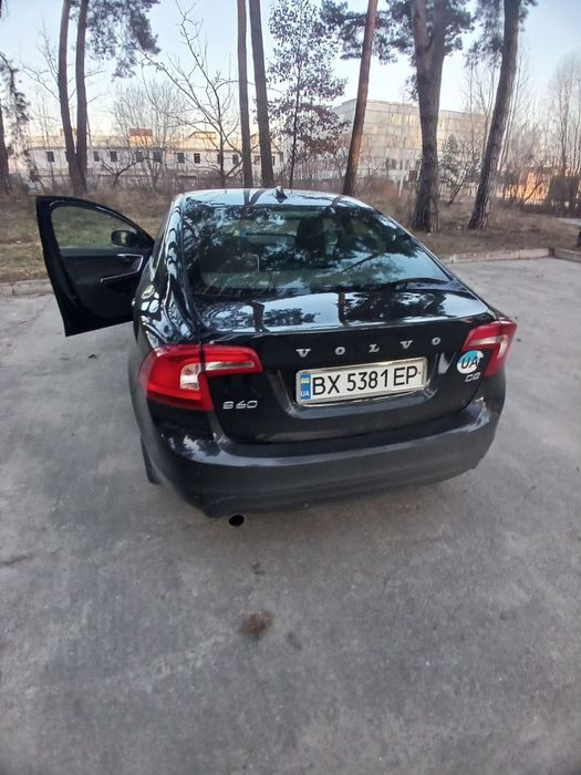 Автомобіль Volvo S60