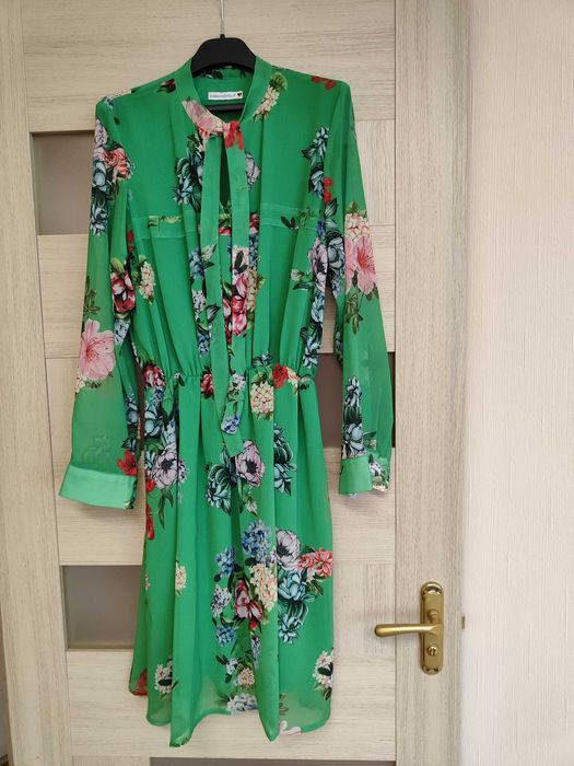 Сукня в квітковий принт.Нова.