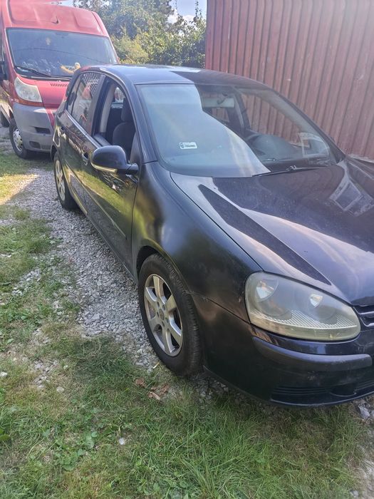 Sprzedam golfa 5 1.9 TDI ogłoszenie ważne do piątku .
