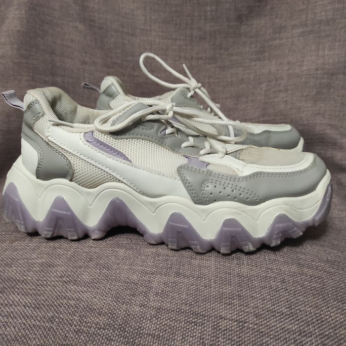 Buty sportowe na platformie