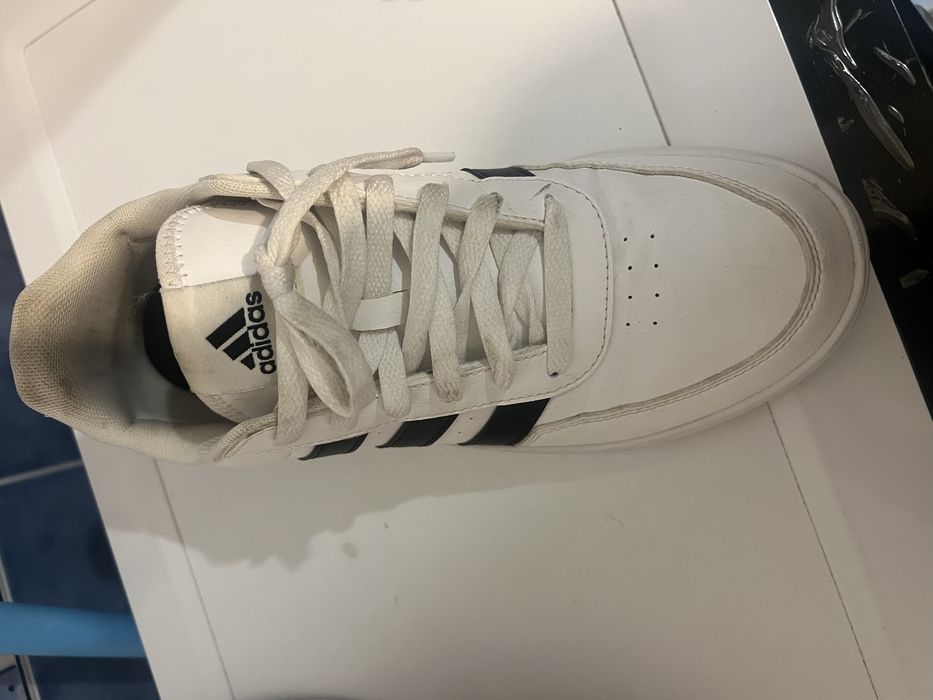 Оригінальні кросівки Adidas