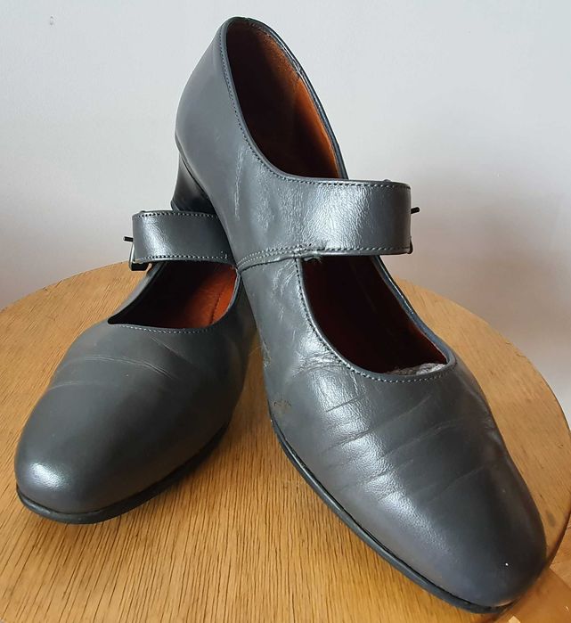 Buty na słupku, buty damskie