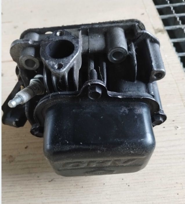Głowica do silnika Briggs Intek Edge 825 875. 

Używana, sprawna.