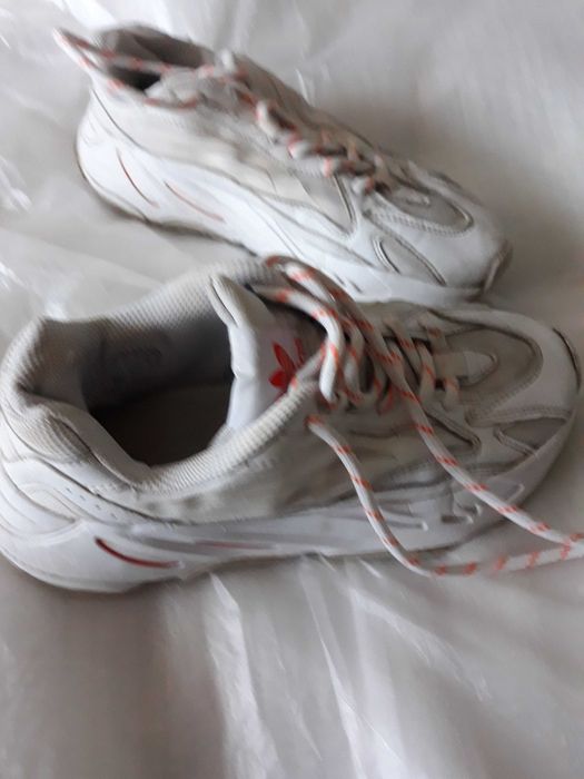 Обув-кросівки  чоловіча-жін  або обмін на смартфон Самсунг