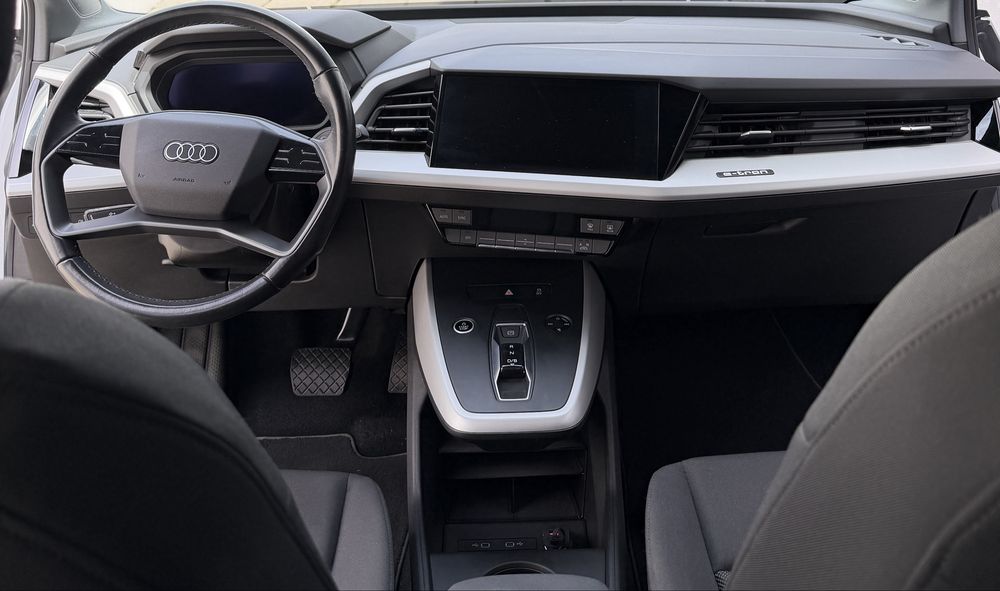 Audi Q4 etron 204cv bateria 82kWh com garantia até 2030. Impecável. Garantia 12 meses. Nacional. Revisões na Audi. Pneus novos Hankook