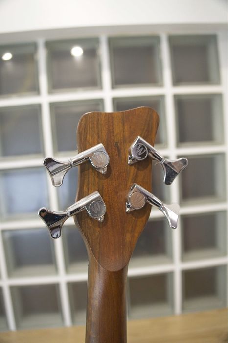 Warwick Corvette Standard 4 fretless gitara basowa