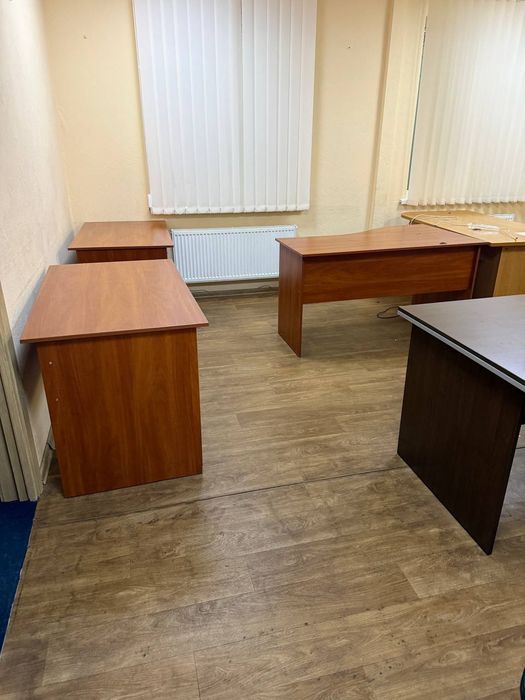 Крісло офісне стільці багато