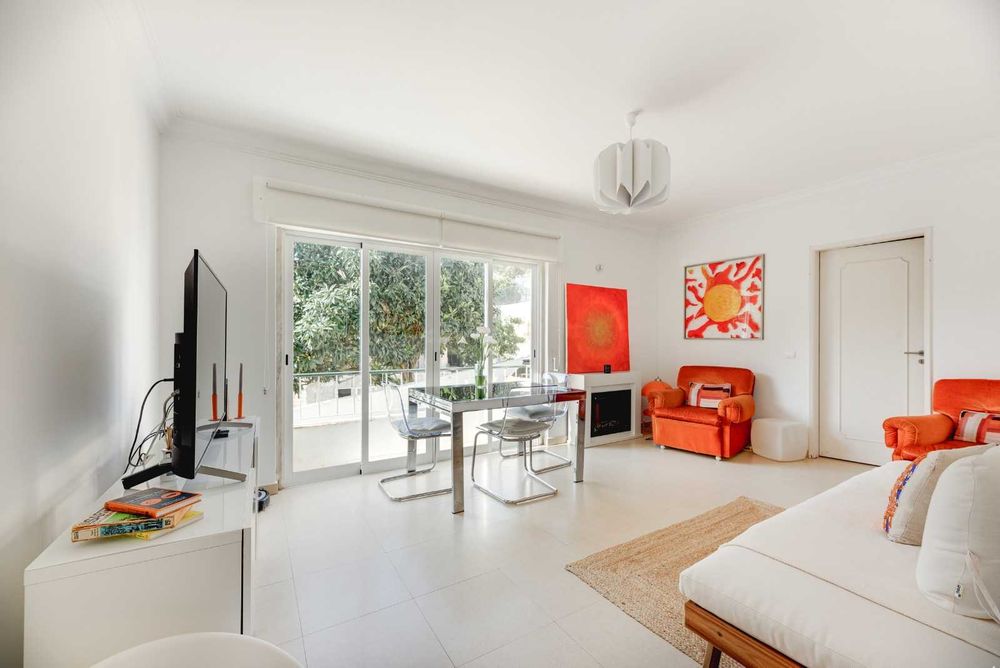 Excelente Quarto em casa com jardim privado Estoril