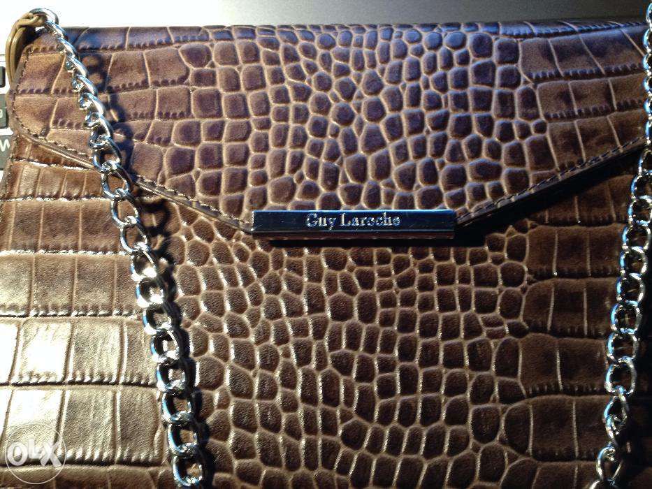 Carteira em pele da marca Guy Laroche