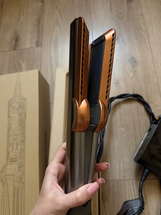 Продам Dyson airstrait