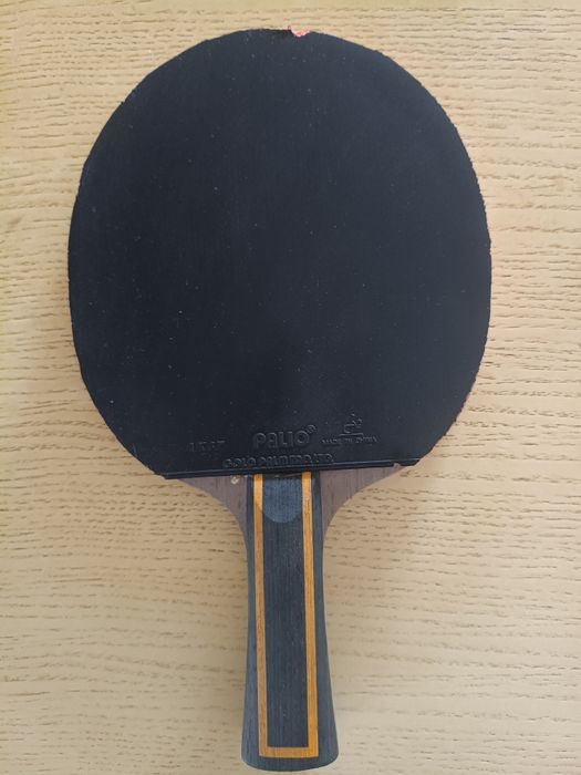 Ракетку для настільного тенісу