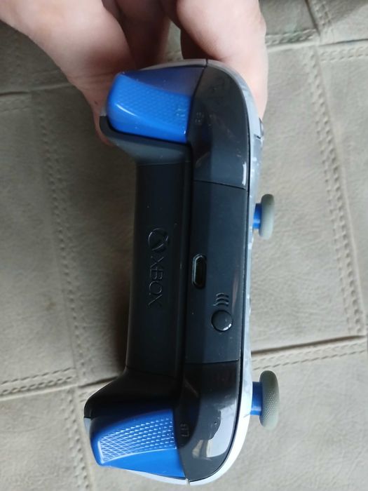 Продам джойстик для XBOX ONE X