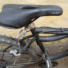 Bicicleta com velocidades Shimano.  Roda- 26. Falta cabo de  travão da roda de trás. Para desocupar.