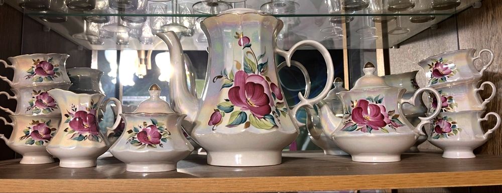 Продам сервіс в стилі ретро