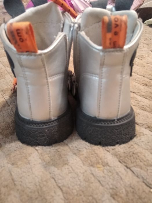 Продам дитячі осінь весна ботінки 23 розмір