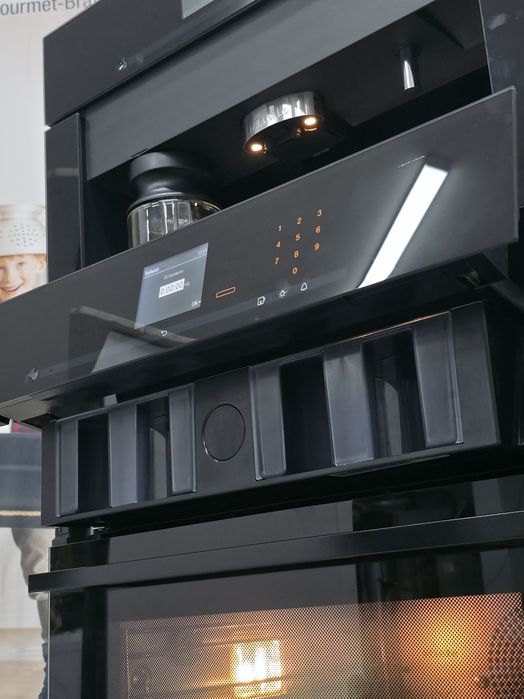 Комплект Духова шафа пароварка Miele DGC  кавомашина Miele CVA6805