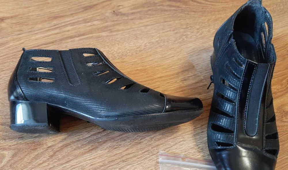 Кожаные туфли, ботинки