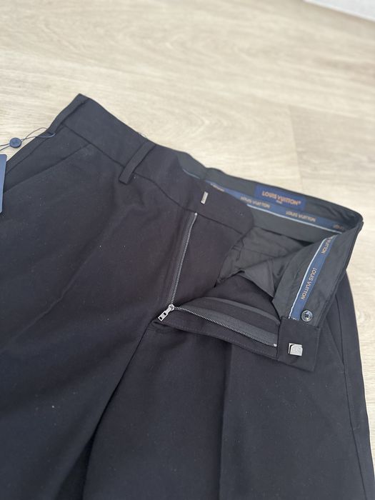 Louis Vuitton Cargo Shorts  | 52 (IT)