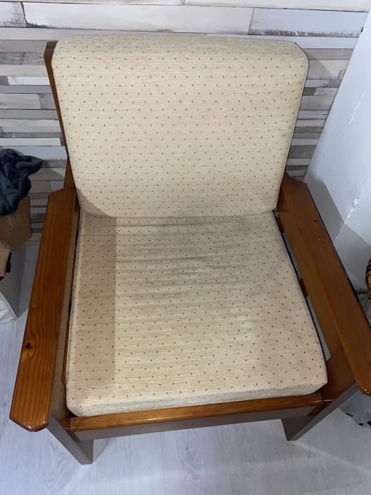 Vendo 2 cadeirões de madeira