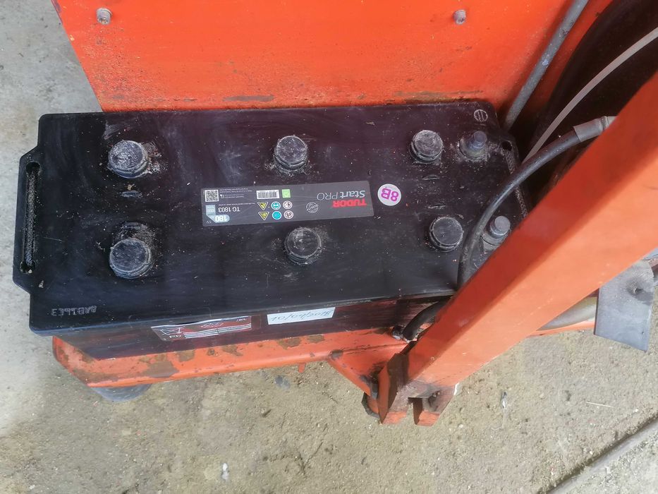 Empinhador/Porta Paletes elétrico com elevação