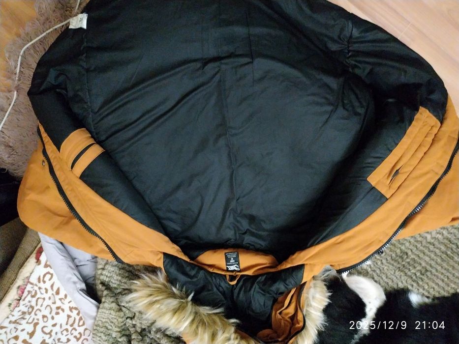 Коричнева чоловіча курточка