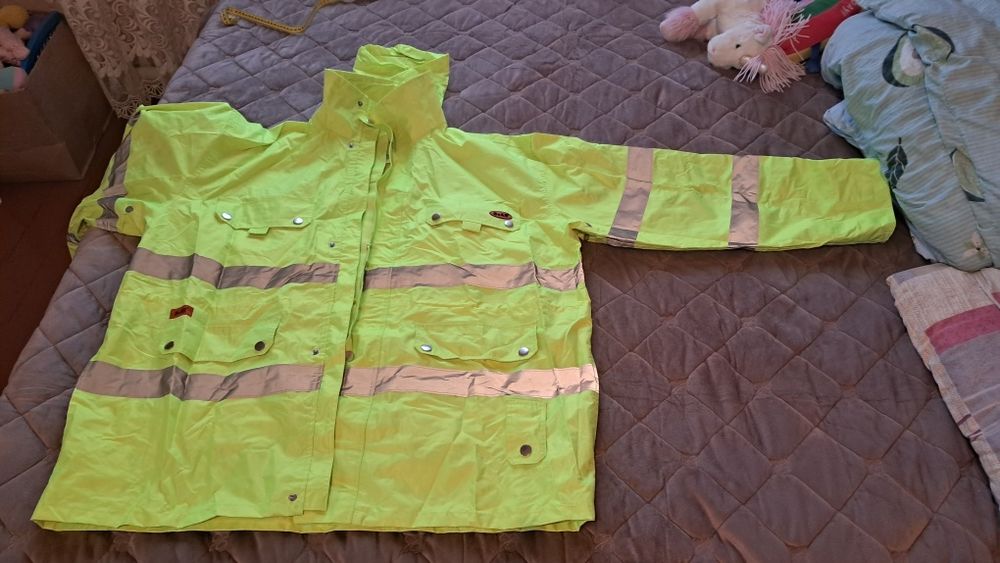 Нова куртка робочча